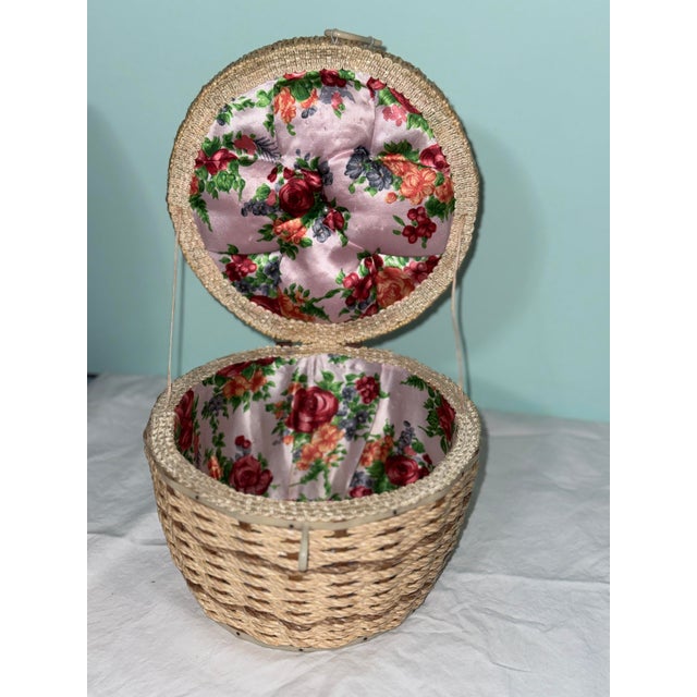 1950s Vintage Wicker Woven Sewing Basket With Lid For Sale - Image 5 of 7