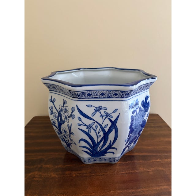 Maitland - Smith Blue & White Chinoiserie Porcelain Planter With Scalloped Form For Sale - Image 4 of 8