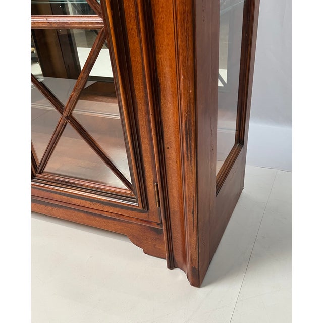 Late 20th Century Hickory White Lighted Glass Cabinet With Mirrored Back & Fretwork Doors For Sale - Image 9 of 12