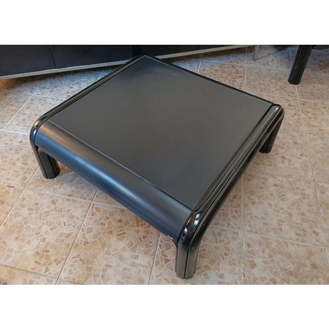 Orsay Coffee Table by Gae Aulenti for Knoll, 1970s, in Very Good conditions. Designed 1970 to 1979 I have official proof...