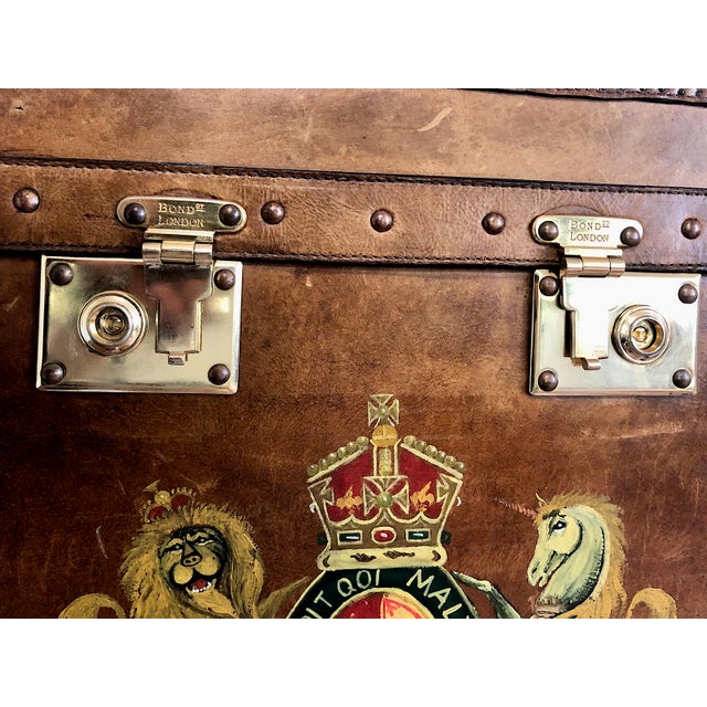 Traditional Edwardian Leather Luggage With British Royal Arms For Sale - Image 3 of 18