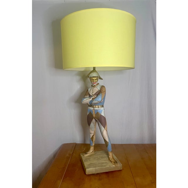 Mid 20th Century Marbro Harlequin Figural Table Lamp – Restored & Rewired For Sale In New York - Image 6 of 17