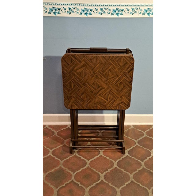 This vintage Mid-Century Modern TV tray set captures the clean, functional style of the 1960s–70s with a warm parquet...