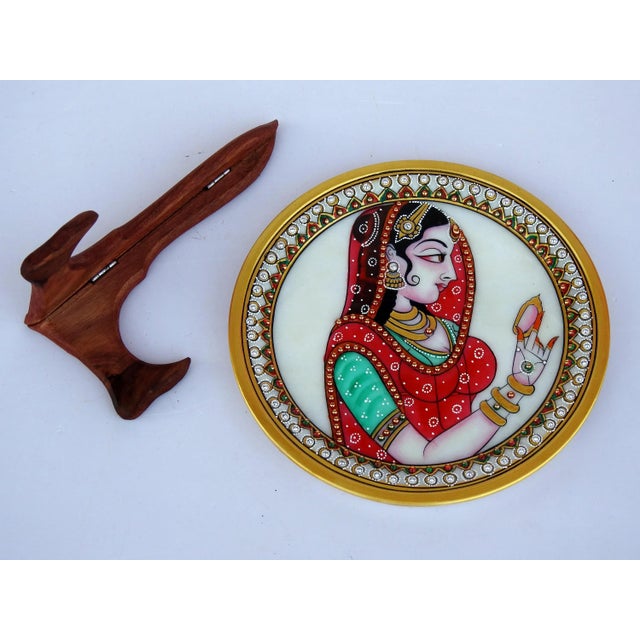2020s Marble Handicraft Plate Rajasthani Women Bani Thani Tribal Ethnic Hand Painted For Sale - Image 5 of 7