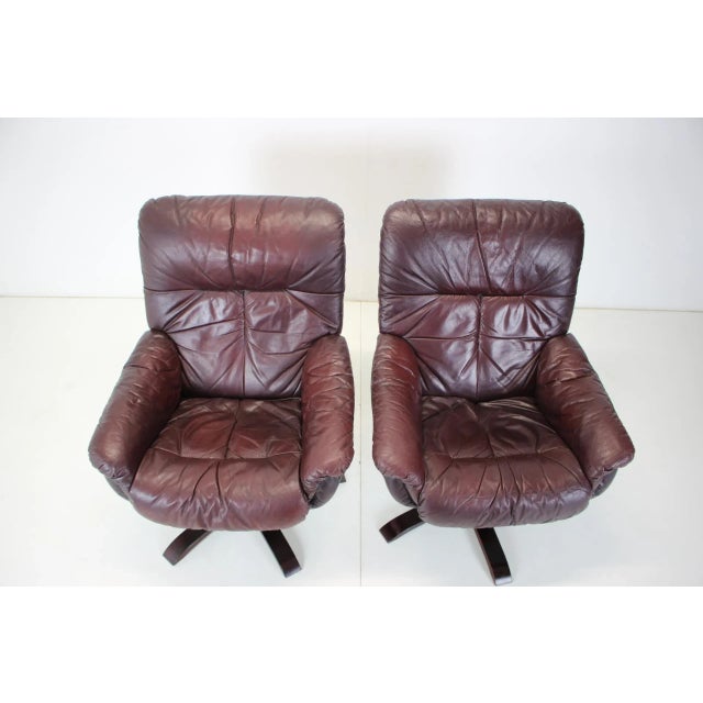 Scandinavian Leather Swivel Chairs with Footrest, 1970s, Finland, Set of 3 For Sale - Image 3 of 10
