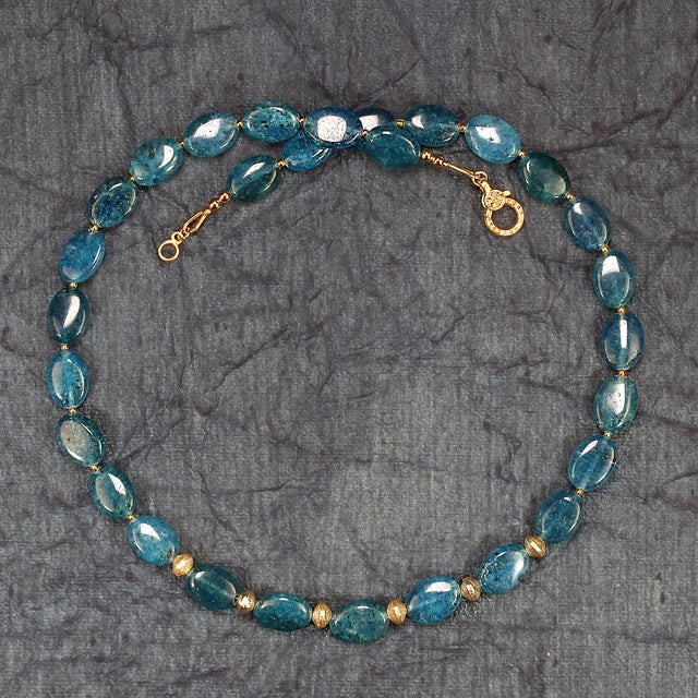 Ajd 19 Inch Smooth Oval Tablets of Glowing Apatite Necklace For Sale In Raleigh - Image 6 of 6