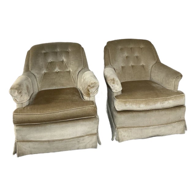 Pair of Vintage Hammary Tufted Velvet Lounge Chairs – Warm Camel Beige (Non-Swivel) For Sale