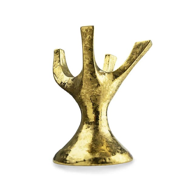 from the shape of a stylized tree with branches open and roomy, the centerpiece Alburu is a hymn to nature, a ceramic...