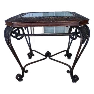 1980s Glass Top End Table With Leaf Etched Trim on Dark Metal Legs For Sale