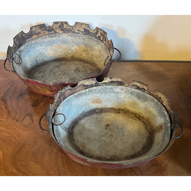 Antique 19th Century French Empire Tole Monteiths or Cachepot Jardinieres With Neoclassical Winged Horses or Pegasus & Lyres Circa 1820 - A Pair For Sale In New York - Image 6 of 14
