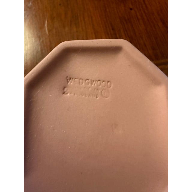 Vintage Wedgwood Pink Jasperware Octagonal Trinket Pill Box With Cupid Motif 2" For Sale - Image 6 of 7