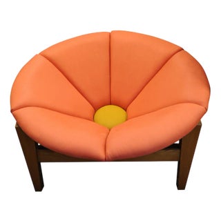 Large Mid-Century Fibreglass Pink and Yellow Flower / Daisy Chair on Wooden Tripod Stand, 1960s For Sale