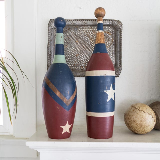 Pair of Early 20th Century Painted Circus Juggling Pins or Indian Clubs For Sale - Image 4 of 15