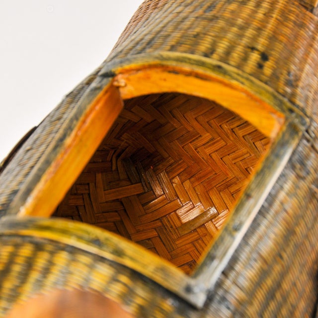 Fine Vintage Woven Wicker Goose Basket With Removable Wooden Wing Topper For Sale - Image 16 of 17