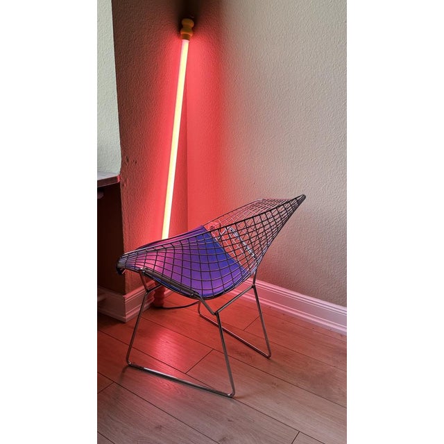 Diamond Chair in Silver with Orange Seat by Harry Bertoia for Knoll, 1980s For Sale - Image 6 of 8