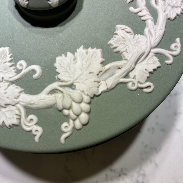 Asparagus Vintage Round Wedgwood Porcelain Grapevine Box Sage Green For Sale - Image 8 of 8