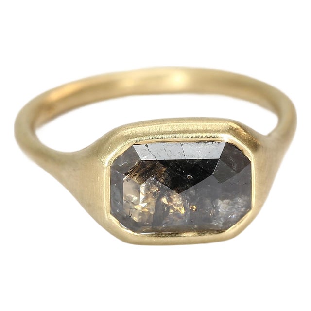 14k Yellow Gold Salt & Pepper Diamond Bezel-Set Matte Texture Ring - Size 6.75 For Sale