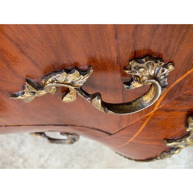 Early 20th Century French Louis XV Style Fine Kingwood and Marquetry Ormolu Mounted Bombe Commode For Sale - Image 14 of 18