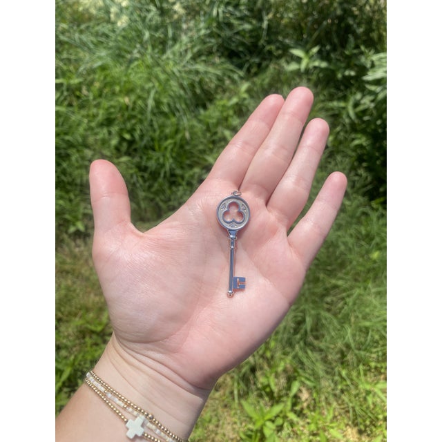 1980s 1980s Tiffany & Company Diamond Trefoil Key Pendant, 18k White Gold, Length 2.25 Inch For Sale - Image 5 of 5
