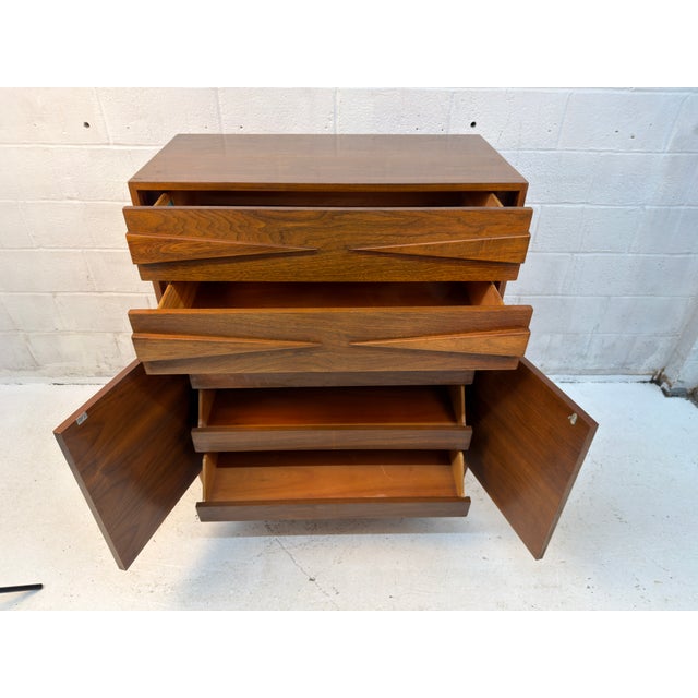 Mid-Century Modern Walnut Highboy Dresser With Sculptural Pulls For Sale - Image 11 of 17
