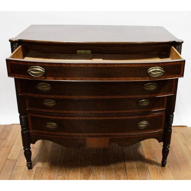 Traditional 1920s Kittinger Mahogany 4-Drawer Bow-Front Chest For Sale - Image 3 of 4