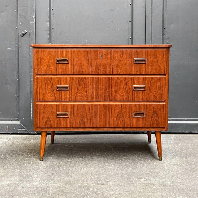 Mid-Century Chest of Drawers For Sale - Image 16 of 16