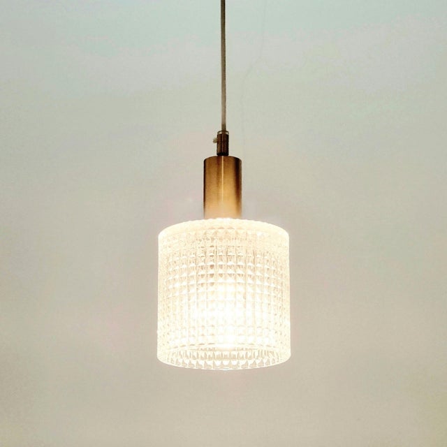Orrefors Mid-Century Scandinavian Crystal Glass and Brass Pendant Light by Carl Fagerlund for Orrefors, Sweden, 1960s For Sale - Image 4 of 9
