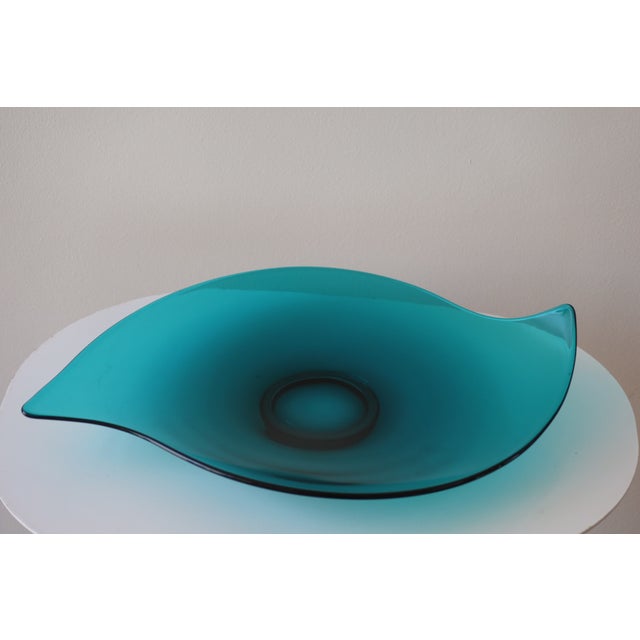 1950s Mid-Century Modern Viking Glass "Bluenique" Epic Freeform Platter For Sale - Image 4 of 5