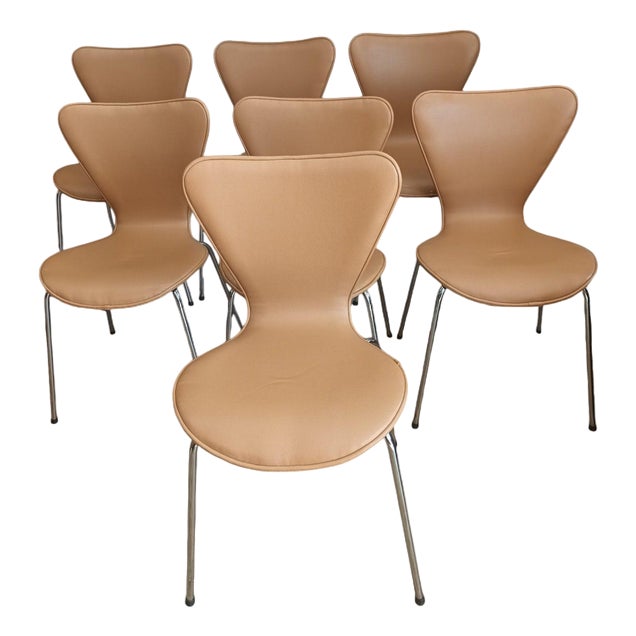Mid-Century Stackable Dining Reception Chairs in the style of Fritz Hansen, Set of 7 For Sale