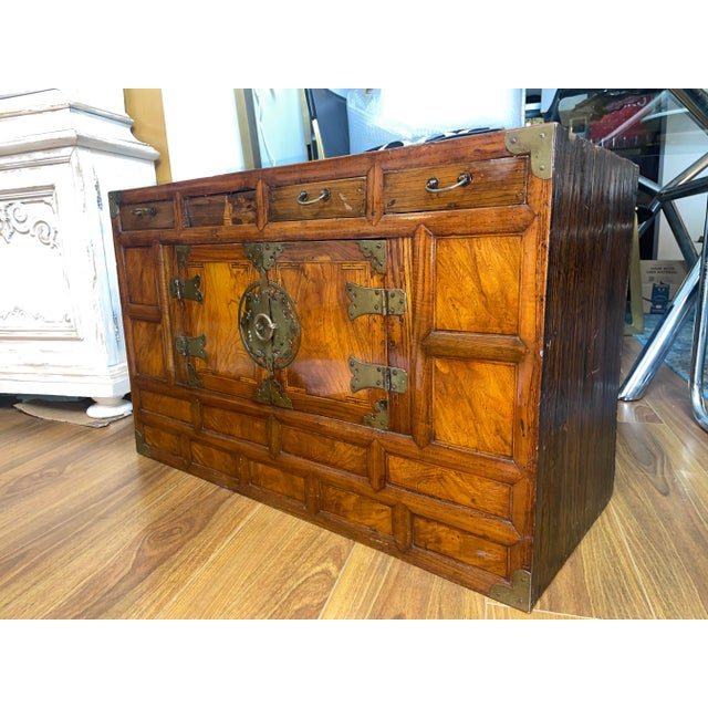 Late 19th Century Late Chosŏn Period Korean Elmwood "Nong" Chest For Sale In Los Angeles - Image 6 of 13