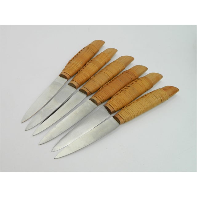 Walnut Wood Fruit Bowl with Knives with Raffia Handles by Carl Auböck for Werkstätte Carl Auböck, Vienna, 1950s, Set of 7 For Sale - Image 11 of 15