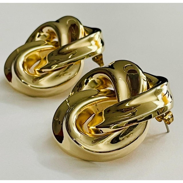 Large 1980s Runway Love Knot Earrings Pierced Sculptural Gold Tone Statement, A Pair For Sale - Image 4 of 10