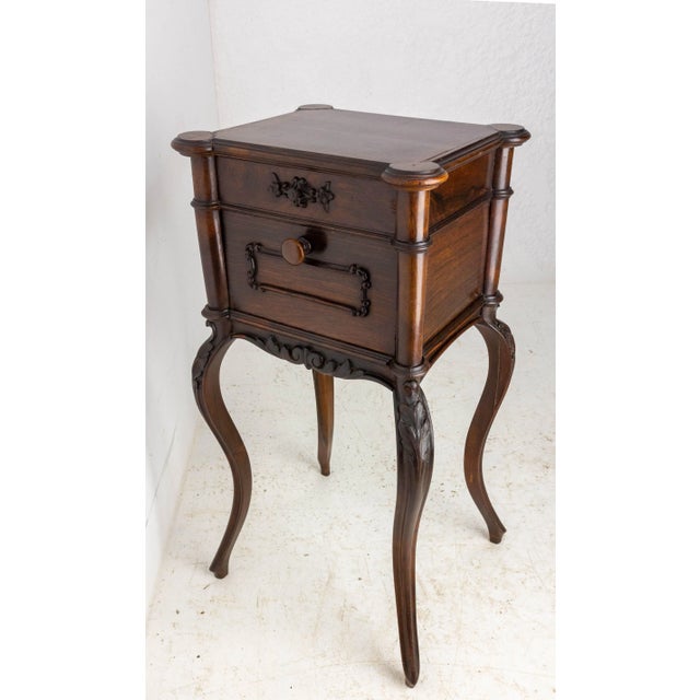 Wood 19th Century French Louis XV Chestnut Nightstand For Sale - Image 7 of 12