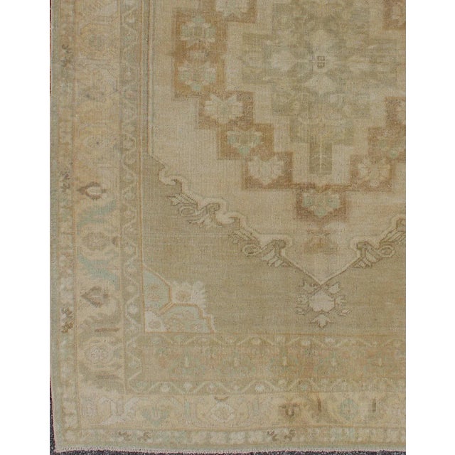 Turkish Vintage Turkish Oushak Rug With Layered Medallion in Creams and Grays For Sale - Image 3 of 7
