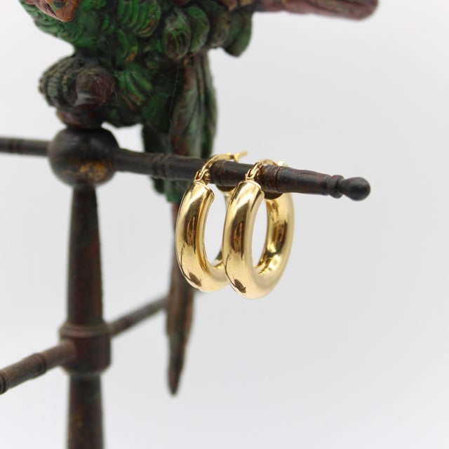 Modern Vintage Italian 18k Gold Macaroni Hoop Earrings, Pair For Sale - Image 3 of 8