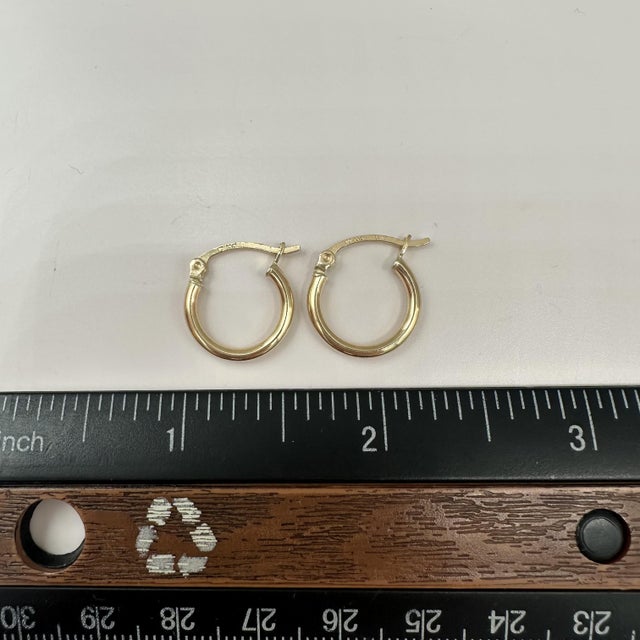 Tube Hoop Huggie Earrings 14kt Yellow Gold 14.8mm 2.1mm Hollow New, Pair For Sale In New York - Image 6 of 6