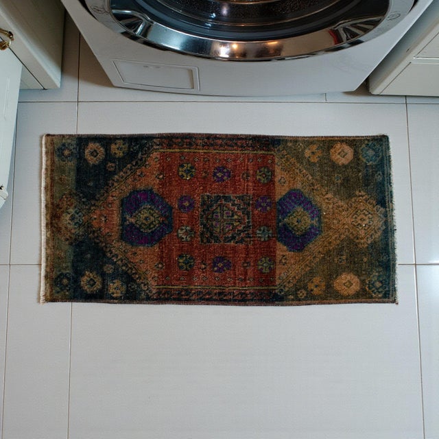 Mid-Century Modern Hand Knotted Mat Rug Distressed Low Pile Petite Rug - 21'' X 37'' For Sale - Image 3 of 13