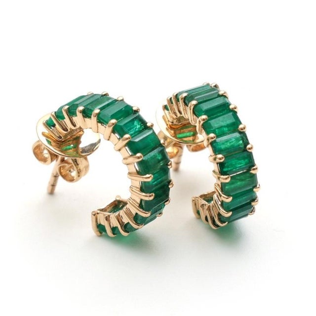 2.90 cts Natural emerald earrings in earring in 14k gold For Sale - Image 4 of 18