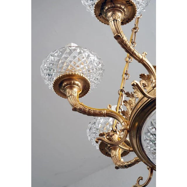 Antique French Napoleon III Chandelier in Gilded Bronze and Crystal, 19th Century For Sale - Image 4 of 5