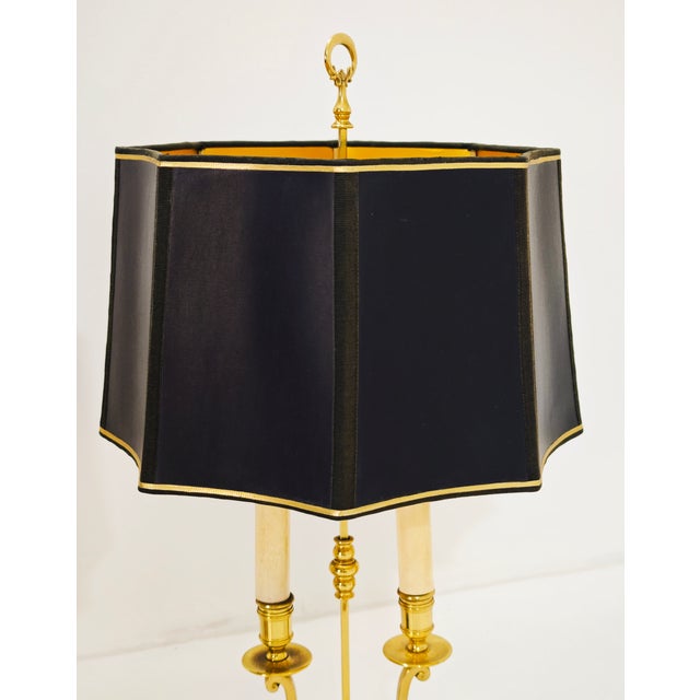 An elegant pair of finely chiseled brass table lamps. In the 20th-century Bouillotte style, they feature a bluish marble-...