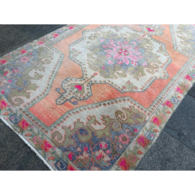 Peach 1960s Vintage Turkish Oushak Faded Rug - 4′3″ × 7′ For Sale - Image 8 of 11