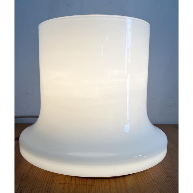 Table lamp by Reggiani from the 70s in excellent condition opaline, healthy chrome plating with some stains, original...