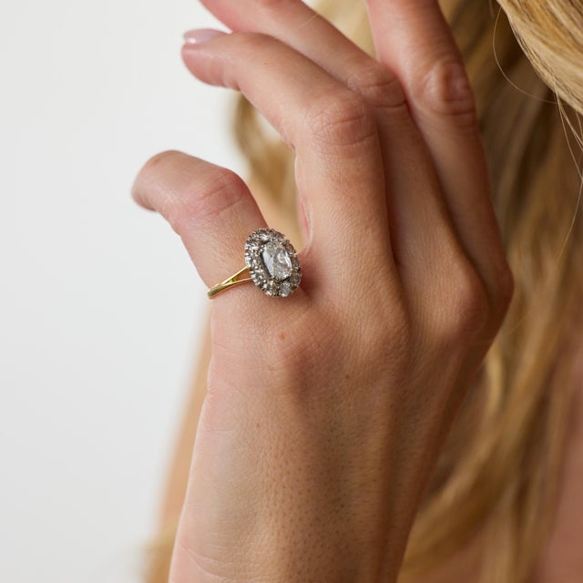 Mid Century Gia 1.01 Carat Old Mine Cut Diamond 18k Gold Cluster Ring, Size 12.5 For Sale - Image 4 of 5