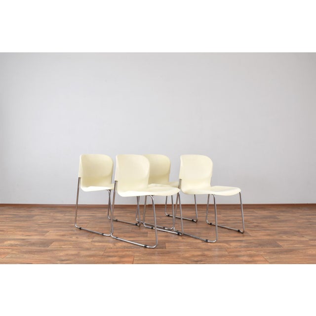 Mid-Century Modern White SM400k Swing Chairs by Gerd Lange for Drabert, 1980s, Set of 4 For Sale - Image 3 of 13