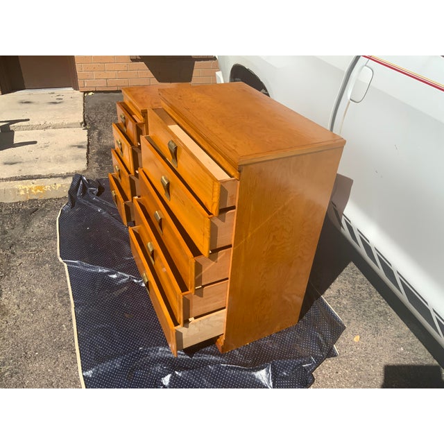 Mid-Century Modern Minimalist Blonde Ash 5-Drawer & Matching 4-Drawer Tall Nightstand Set - Built With Atlas Plywood Components in the Style of Mengel For Sale - Image 15 of 18