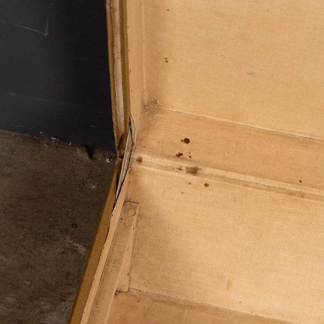 Vintage Car Trunk in Grey Vuittonite Canvas from Louis Vuitton, Paris, France, 1930s For Sale - Image 13 of 18