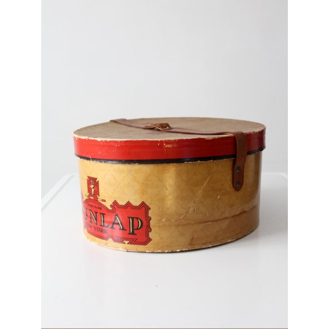 Animal Skin Vintage 1930s Dunlap New York Hat Box With Leather Strap For Sale - Image 7 of 16