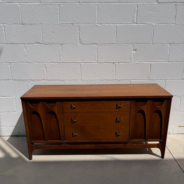1960s Broyhill Brasilia Two Piece Walnut Hutch China Cabinet For Sale In Cleveland - Image 6 of 8