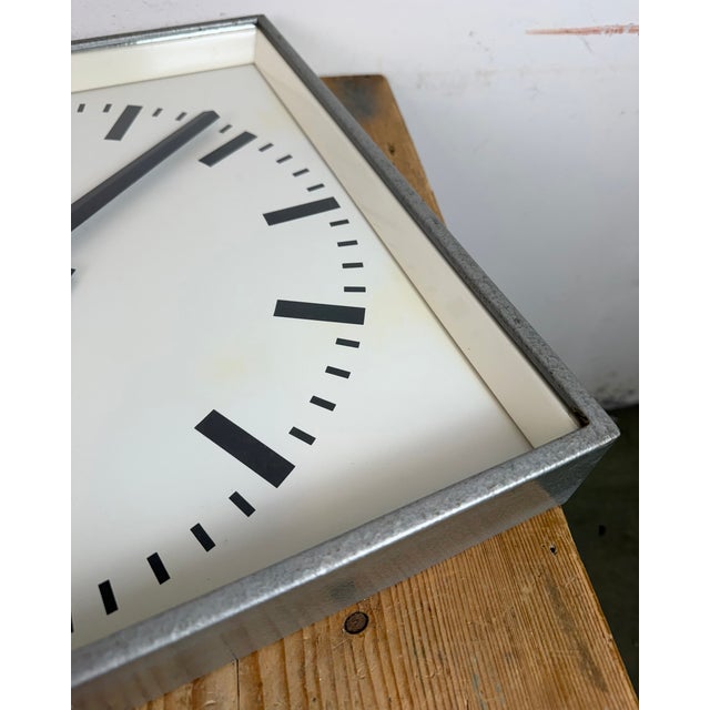 Large Grey Square Wall Clock from Pragotron, 1970s For Sale - Image 14 of 18