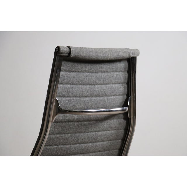 Early Edition EA124 Aluminium Group Lounge Chair by Charles and Ray Eames for Herman Miller, 1970s For Sale - Image 13 of 17